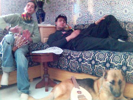 la C MoI Et mOn cHiEn sAm & mOn pOtE IhSaN