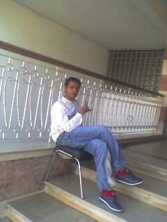 C AU RBT  DEVANT LINSTITU AL HAMBRA KI JE LETUDIE DS ELLE CEt  aNn�e